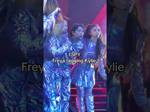 Kylie Cantrall & Freya Skye Playing Tag  #dzworldscollidetour #malachibarton #descendants #zombies4