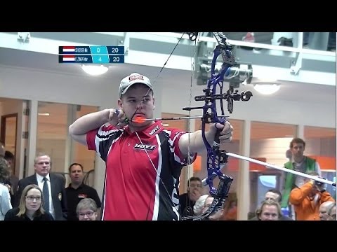 Mike Schloesser v Peter Elzinga – compound men’s gold final | 2014 Netherlands Indoor Championships