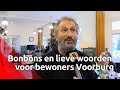 Zomaar, eens per jaar, even langskomen met bonbons en vriendelijke kaartjes. Dat doet acteur Marc...