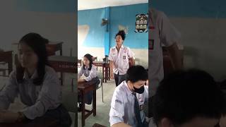 Download lagu Kibas rambut depan cewe cewe disekolah bikinnn baperrrr!!! mp3