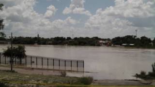 preview picture of video 'Eagle Pass Texas Rio Grand River Flooded SANY0004.MP4'