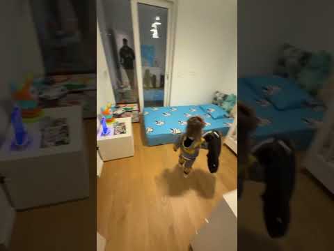 ilovestyle.com - Ο Δημήτρης Αλεξάνδρου ξεναγεί τον γιο του Πάρη στο νέο τους σπίτι