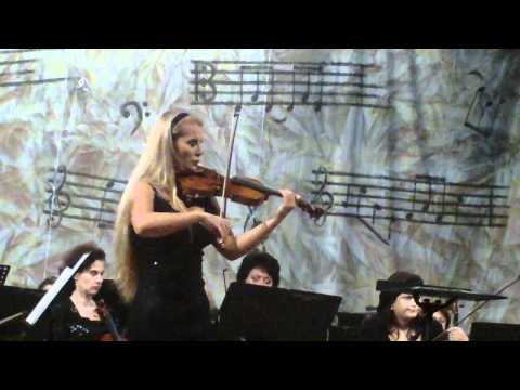 Sorana Gatlan interpreteaza concertul pentru vioara de Jean Sibelius