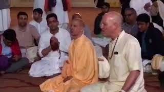 Chanting with GuruMaharaj HH radhanath swami & Vaisesika Maharaj