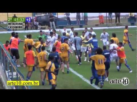 Briga na partida Metalusina x Cassimiro - Mineiro 2012 Júnior