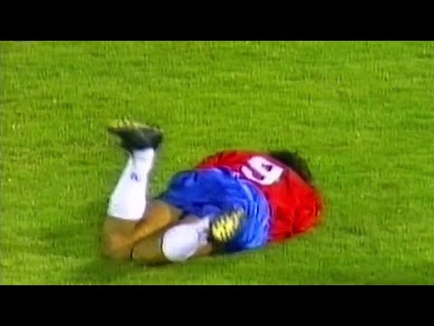 Fernando Vergara: Soccer Nutshot. Chile vs. Ecuador. 17/06/1997. Pelotazo en los huevos.