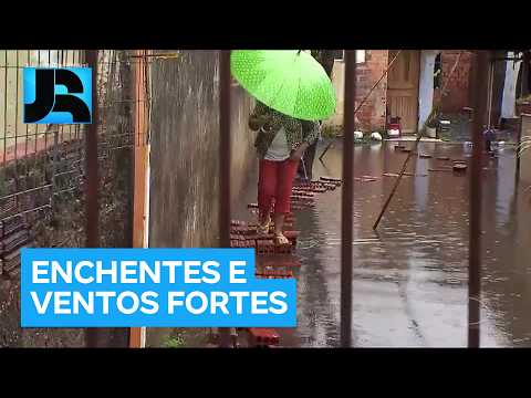 Dois anos depois da maior enchente do Brasil, RS volta a viver dias de angústia com cidades alagados