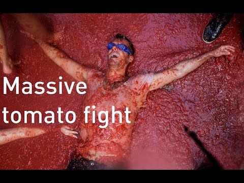 數千人参加2016年西班牙年度西紅柿大戰 (Thousands take part in Spain's annual tomato fight 2016)