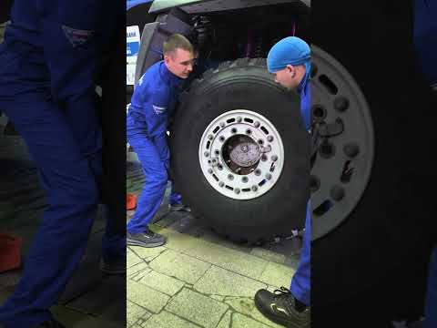 Поднимаю колесо Камаза #обзор #авто #камаз
