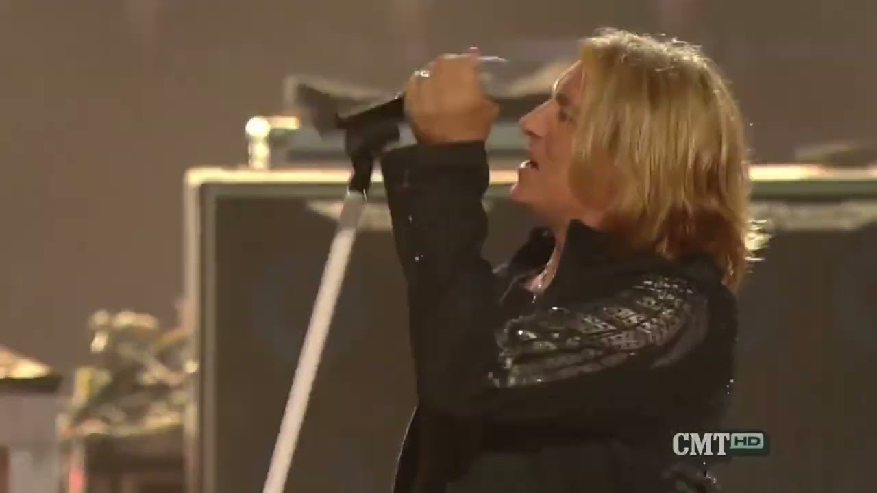 Def Leppard & Taylor Swift - Pour Some Sugar On Me (Cmt) - YouTube