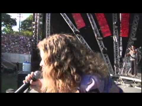 Louvorzão 2011: Fernanda Brum cantando Pavão Pavãozinho