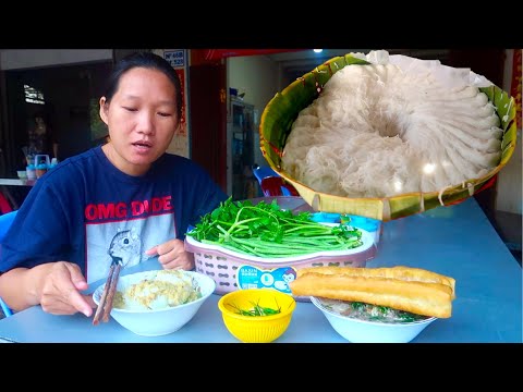 Yummy Breakfast Rice Noodle with Yellow Fish Soup | Pork Intestine Porridge with Breadstick