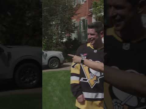 Only in Pittsburgh would Mario Lemieux just HAPPEN to drive by Sid’s season ticket delivery 🤣