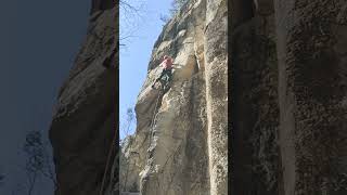 めおとクラック　5.12a　小川山　兄岩