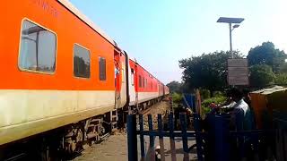 preview picture of video 'Dibrugarh ~ New Delhi Rajdhani Express || Indian Railways'