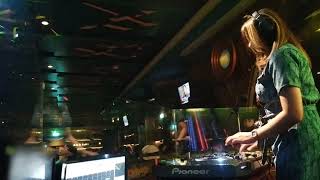 Download lagu DJ RAHEL - KING CROSS KELAPA GADING mp3 Download lagu DJ RAHEL - KING CROSS KELAPA GADING mp3