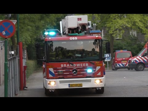 Prio 1 HW 21-3151 met spoed naar Uitslaande brand in Geffen