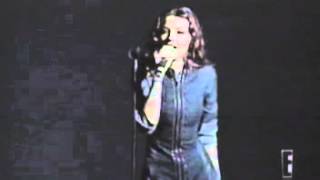 Thalia-Siempre hay Carino Presentacion Arrasando