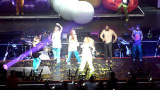 2NE1 I am the Best feat will.i.am  apl.de.ap Black Eyed Peas , Nokia Center LA 8/24/12