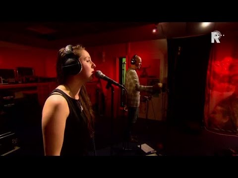 Eva Almagor - By Surprise - Live uit Lloyd