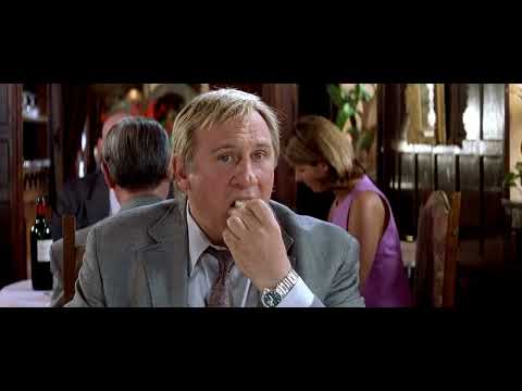 Le Placard - scène du restaurant  "moi ce que j'aime dans le rugby, c'est les douches"