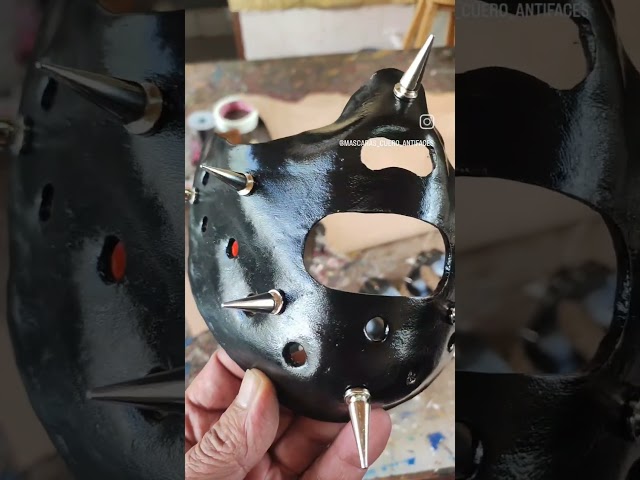 Vídeo relacionado con Ubauta Máscara veneciana de Cyborg de metal Steampunk, máscara de disfraces de oro para fiesta de disfraces de Halloween/Phantom Of The Opera/Mardi Gras Ball