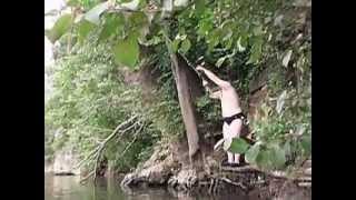 preview picture of video 'Shenandoah River 2013: Ben swings on the rope'