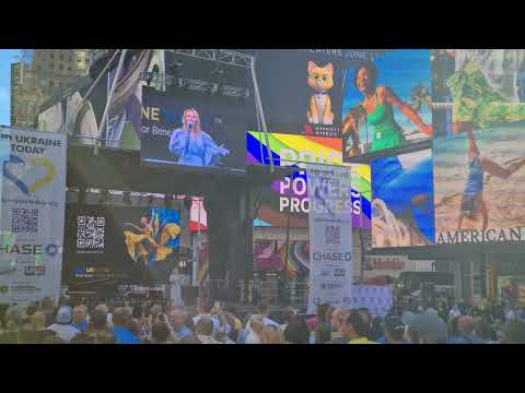 Arina Domski - O Fortuna - Live at Times Square - #AidUkraineToday