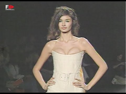 VIVIENNE WESTWOOD Spring 2000 London - Fashion Channel