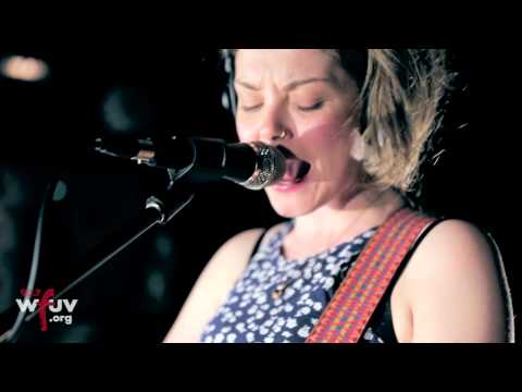 Honeyblood - "Choker" (Live at WFUV)