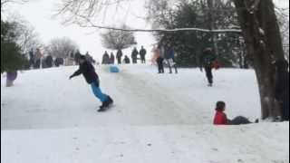 preview picture of video 'Session snowboard Buttes Chaumont Paris 20 janvier 2013 (2)'