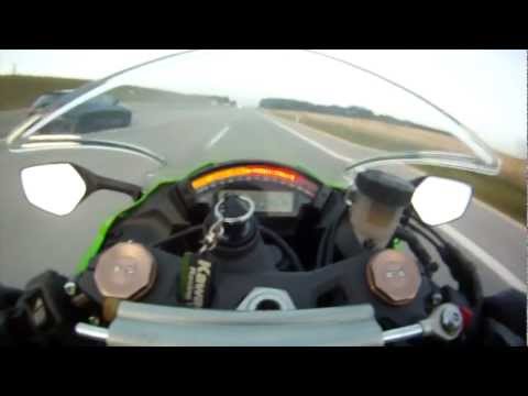 Kawasaki wird bei Tempo 300 km/h von einem Audi RS6 überholt !!!!