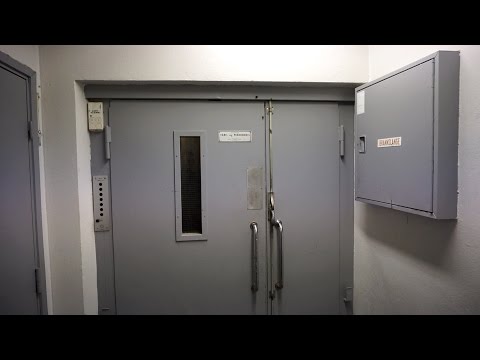 Vintage Brødr. Reber A/S (Schindler) traction freight elevator @ Trondhjemsvegen 8, Gjøvik, Norway