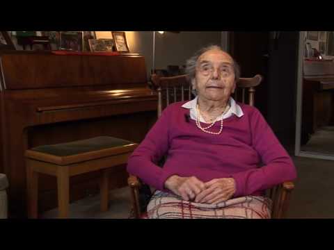 Alice Herz-Sommer - Learning to play the piano (1/12)