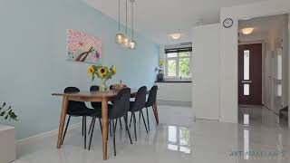 Zeker weten een aanrader: deze moderne en instapklare 5-kamer eengezinswoning van circa 120 m².