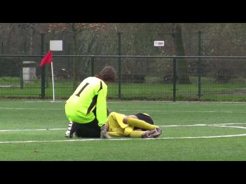 FC Breukelen - CJVV: Tegenstander op de grond met commentaar