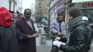 Marine Le Pen à Saint-Denis crachats des habitants sur la leader Néonazis et sa milice. youtube