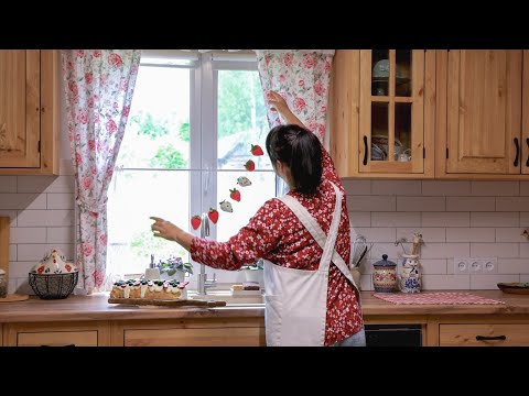 Simple Country Life and Creative Inspiration. Sewing: Strawberry Garland. Garden Joys