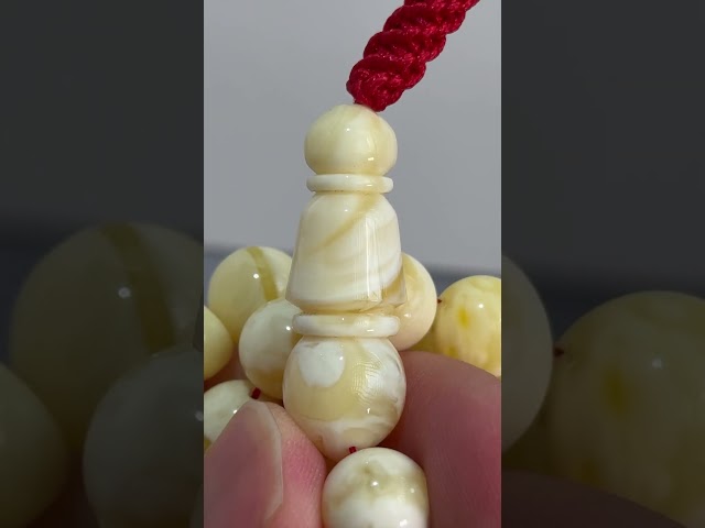 قطعة ملكية كهرمانية مميزة