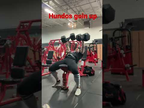 Hundos -  we gottem! Incline pressing 🥰