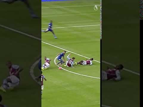 Mahrez tricked all three of them?! 🙈