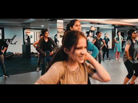 Chamma Chamma Full Video - Fraud Saiyaan | Elli AvrRam, Arshad | Neha Kakkar, Tanishk, Ikka,Romy