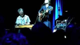 Devon Sproule sings 'Julie' at IndigO2