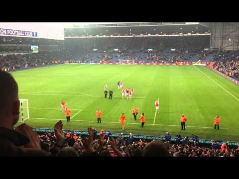 Arsenal players applauding fans after the game