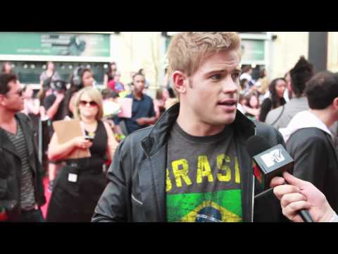 MTV FORA: David Robert does the MMVA Red Carpet