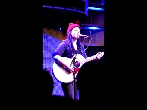 Lucy Spraggan - Gold Digger (Live at the Buttermarket Shrewsbury 16-03-2013)