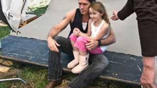 Noah cyrus feat. miley cyrus singing driveway full w/ lyrics