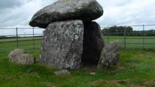 preview picture of video 'Bodowyr Burial Chamber (3000-4000 BC)'