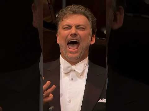 Jonas Kaufmann has problems with his voice.    #opera #kaufmann #tenor #classicalmusic #nessundorma