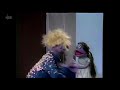 Harvey Kneeslapper Confetti Prank German Dub